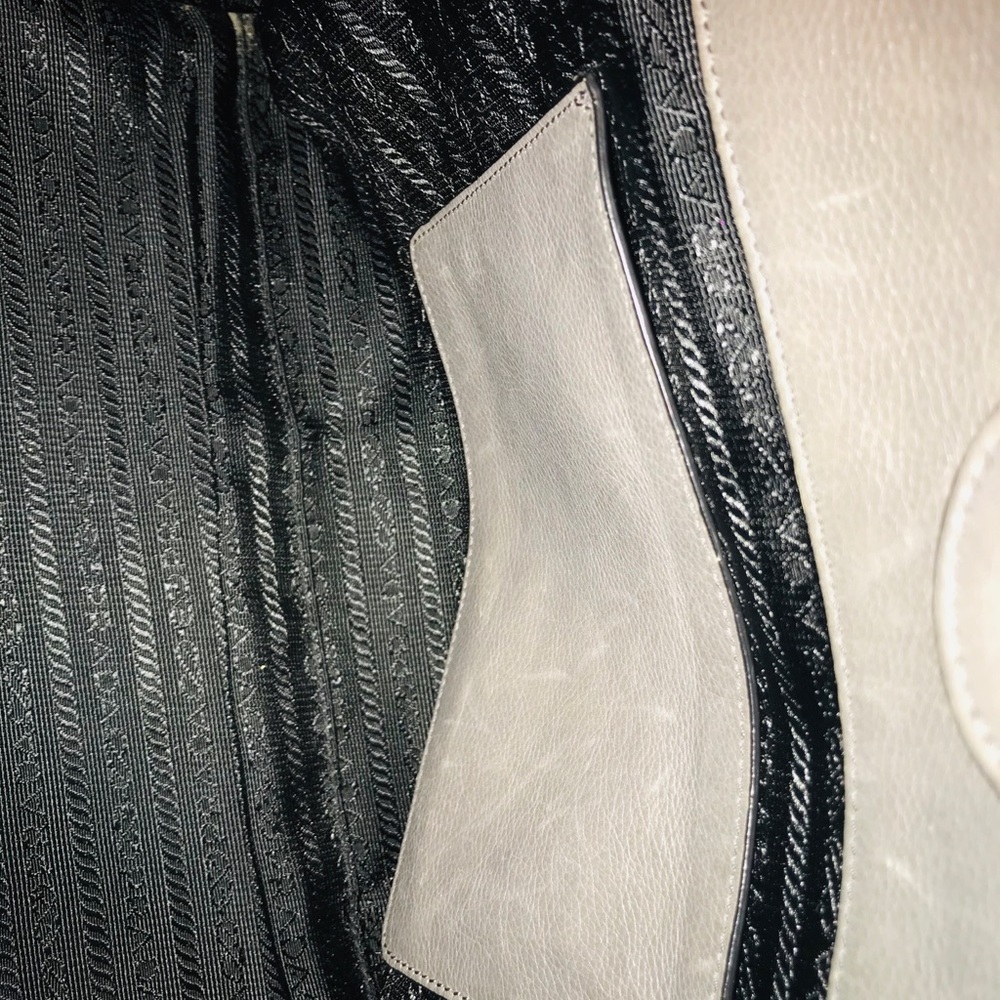Prada bag - Picture 6 of 8
